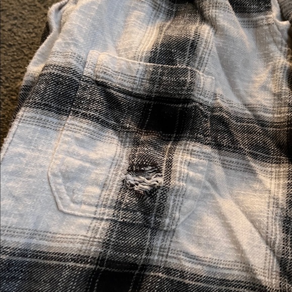 American Eagle Outfitters Checkered Hooded flannel.  Distressed. - Picture 5 of 5
